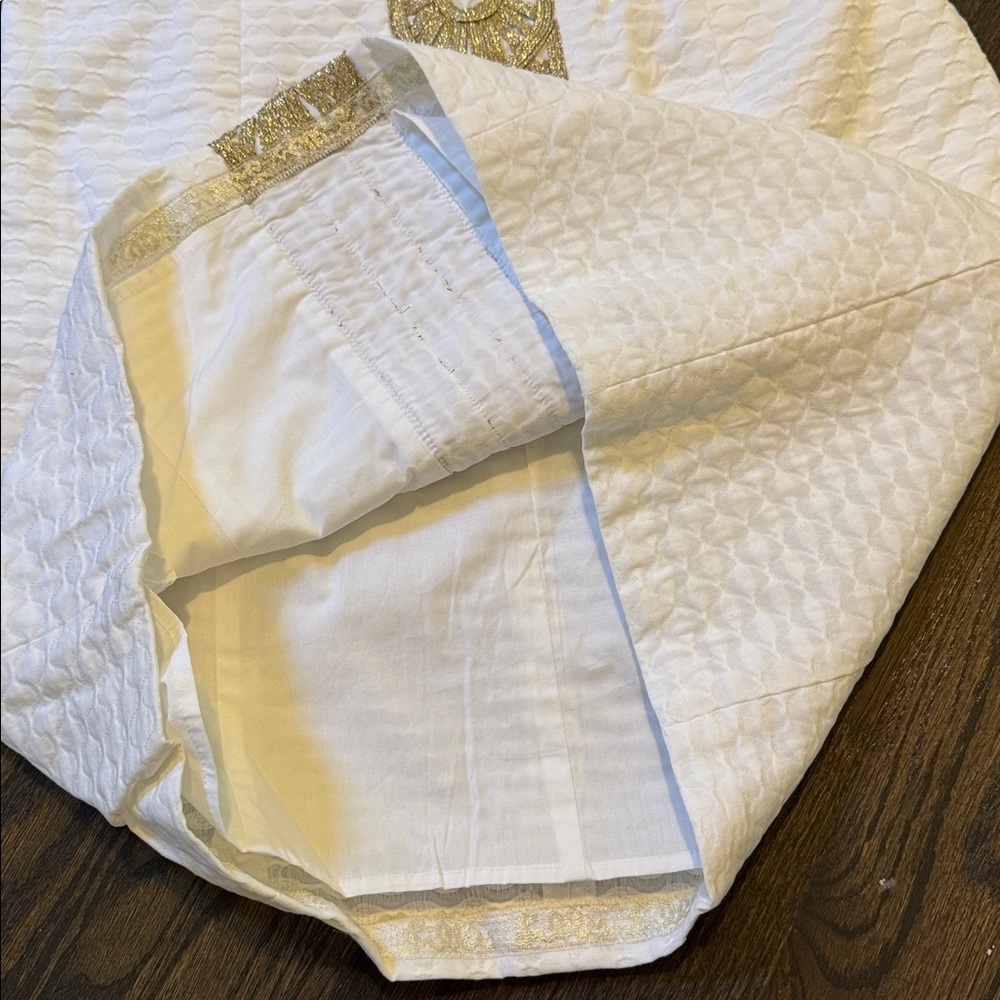 Lilly Pulitzer White Shift Dress with Gold Accents - Picture 4 of 7